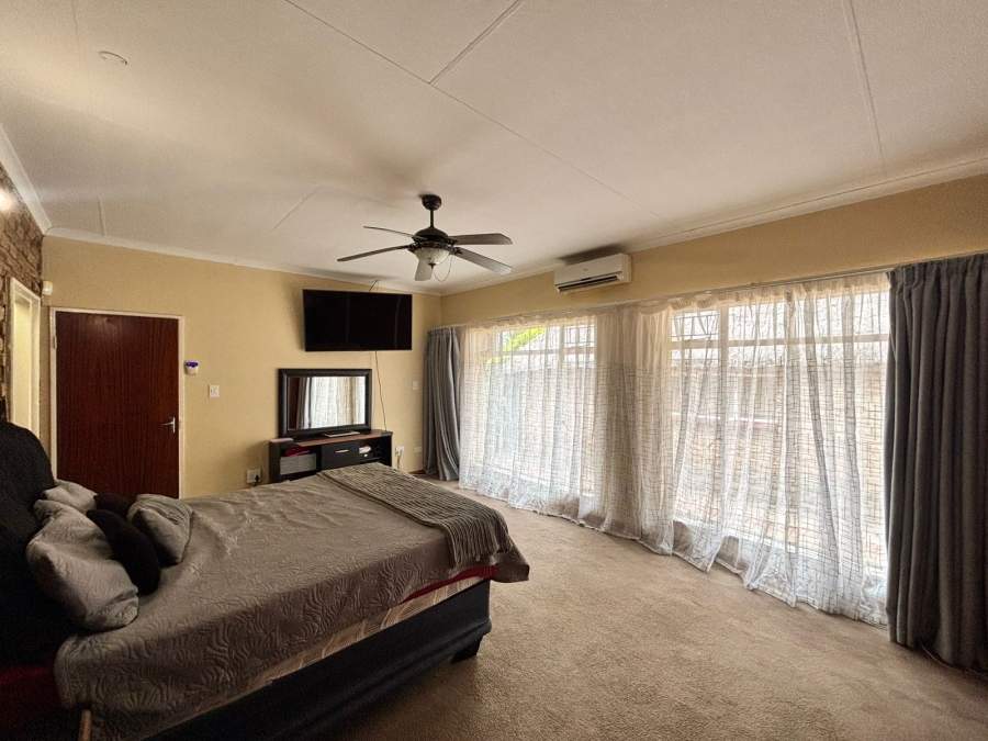 4 Bedroom Property for Sale in La Hoff North West